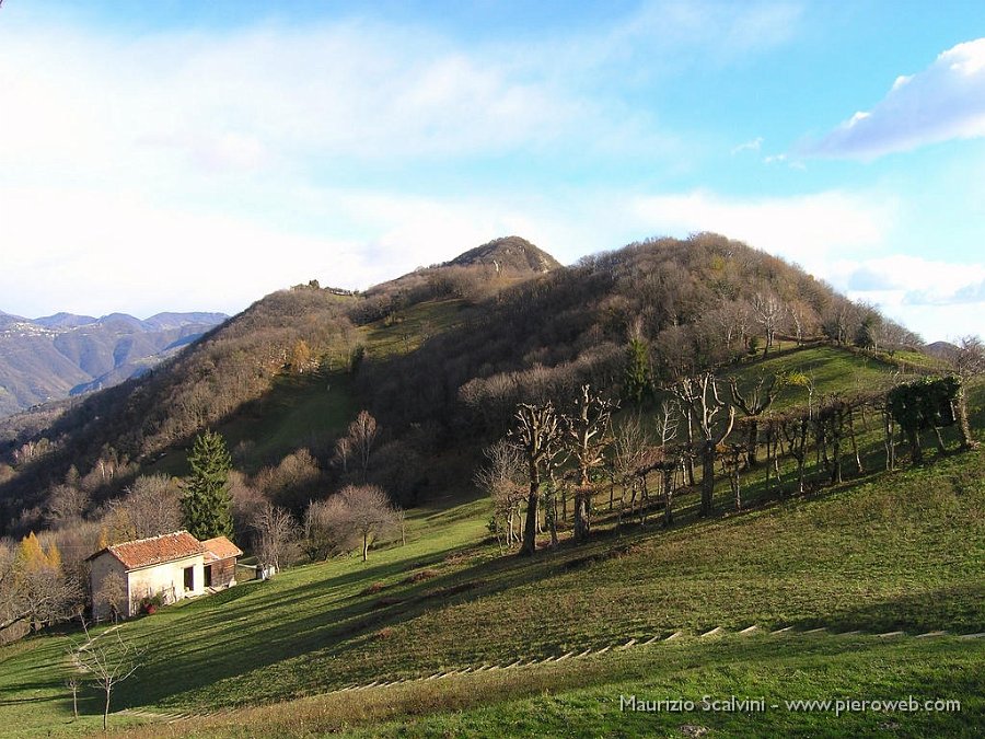 19 Prati Parini. La dorsale verso il Canto Alto.JPG